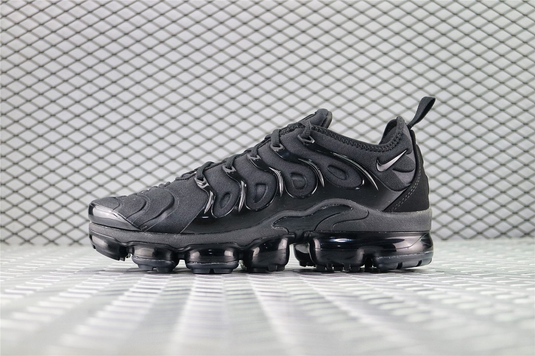 vapormax plus dark grey
