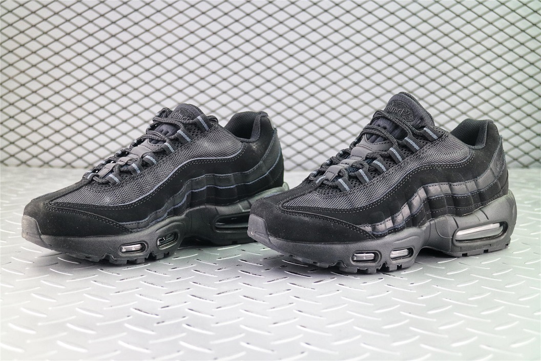 air max 95 essential triple black